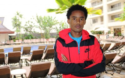 lilesa_feyisa_honolulu_arms_folded_08-dec-2016_smaller_lotsbom
