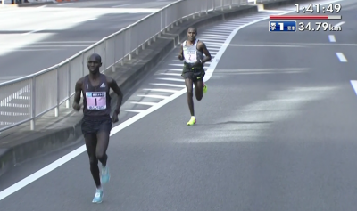 Kipsang starting to pull away