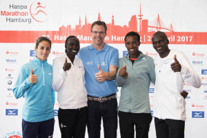 Jessica Augusto, Viola Kibiwot, race organiser Frank Thaleiser, Tsegaye Mekonnen and Stephen Kiprotich Credit: Haspa Marathon Hamburg / Malte Christians