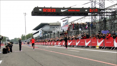 Kipchoge nears the finishline