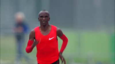 Kipchoge heading to the finish