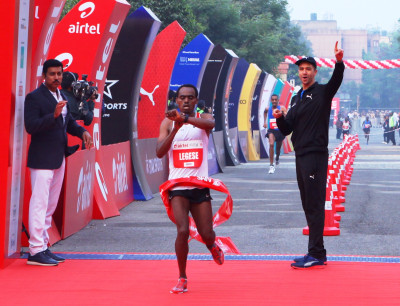 Berhanu Legese winning at the Airtel Delhi Half Marathon 2017