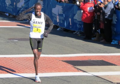 Paul Chelimo of the U.S. Army salutes the crowd as he wins the 2017 Manchester Road Race in Manchester, Conn., in 21:32 (photo by Jane Monti for Race Results Weekly)