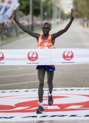 PHOTO: 2017 Honolulu Marathon champions Brigid Kosgei and Lawrence Cherono (photo by Jane Monti for Race Results Weekly)