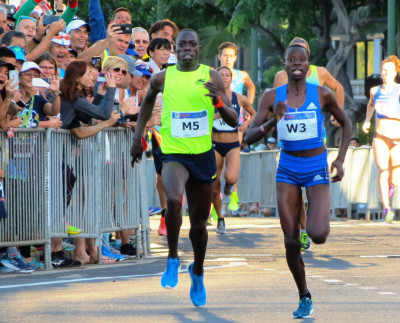 Edward Cheserek kick's past Mirriam Cherop to win the second annual Kalakaua Merrie Mile in Honolulu in 3:58.1 (photo by Jane Monti for Race Results Weekly)