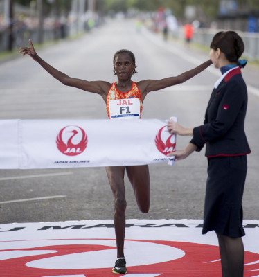 PHOTO: Brigid Kosgei of Kenya wins the 2017 Honolulu Marathon in a course record 2:22:14 (photo courtesy of the Honolulu Marathon Association) 