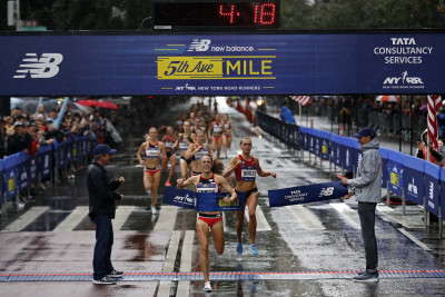 Jenny Simpson winning the 38th New Balance Fifth Avenue Mile (photo courtesy of New York Road Runners)