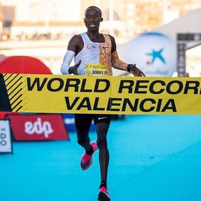 Watch The Valencia Marathon For Free On Sunday 2 05 15 And 2 24 48 Records In Jeopardy Letsrun Com