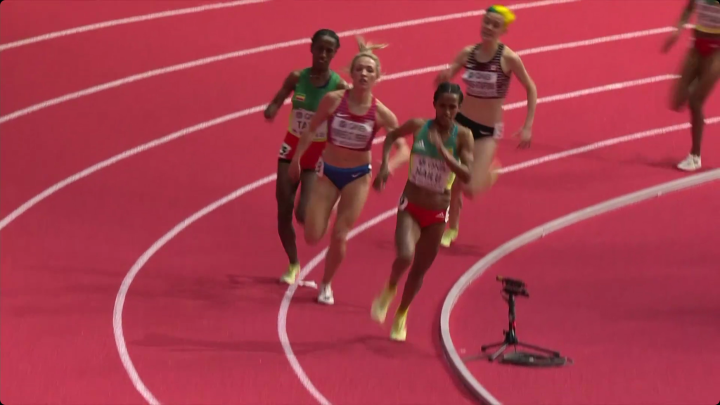 Final bend women's 3000m at World Indoors