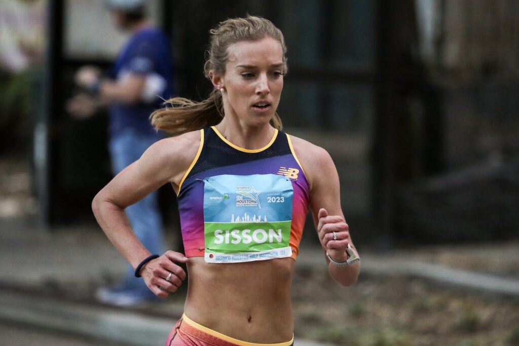 Emily Sisson En Route To Breaking US Half Marathon Record in Houston 2023