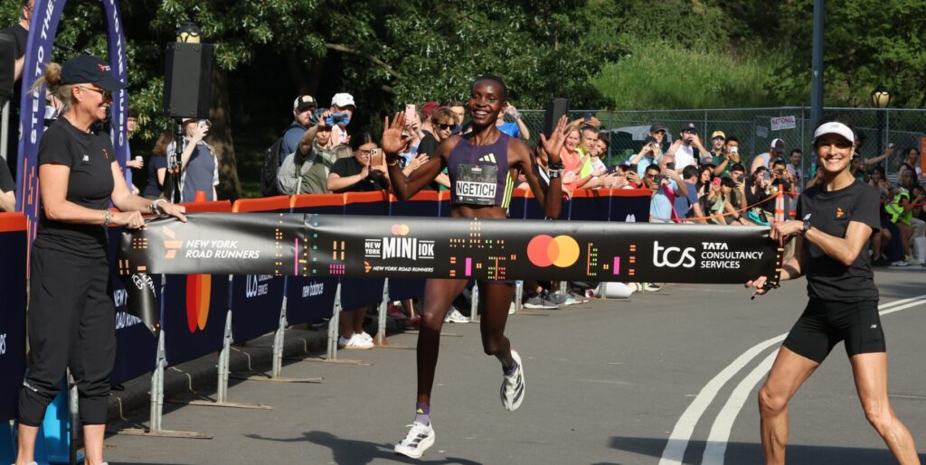 Agnes Ngetich winning the 2026 Mastercard New York Mini 10-K in a course and event record 30:07 (Photo by Jane Monti for Race Results Weekly)